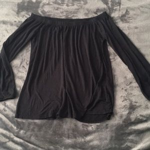 Off the shoulder black log sleeve top